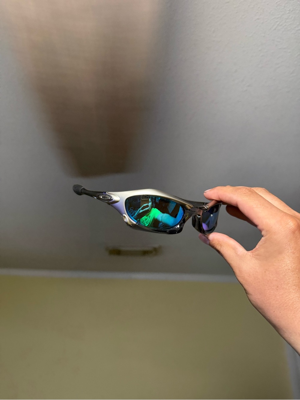 Oaks Men’s Silver Frame Sunglasses with Blue-Green Mirrored Lenses o glasses
